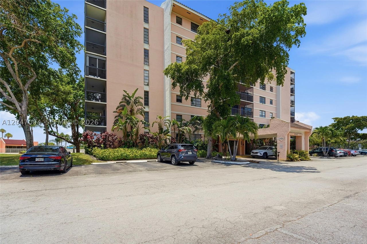 Real estate property located at 20840 San Simeon Way #609, Miami-dade, Lake View Of Calif Club C, Miami, FL