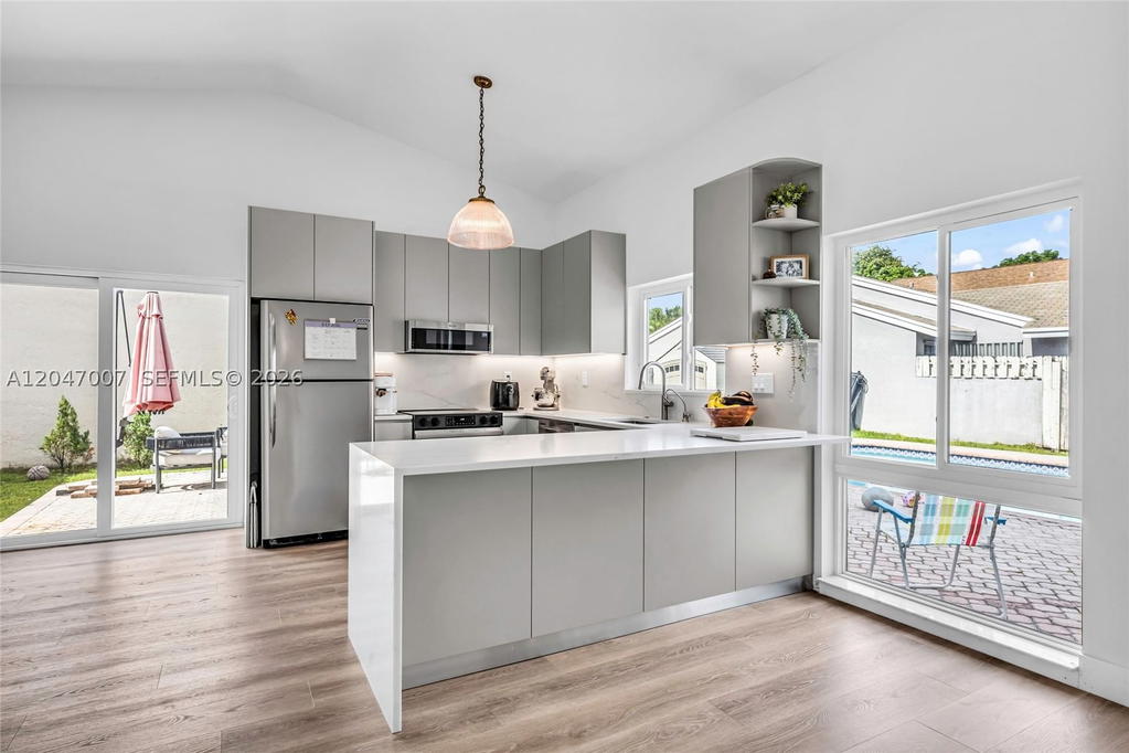 Real estate property located at 681 Pine Ridge Ter, Broward, Shenandoah Section One, Davie, FL
