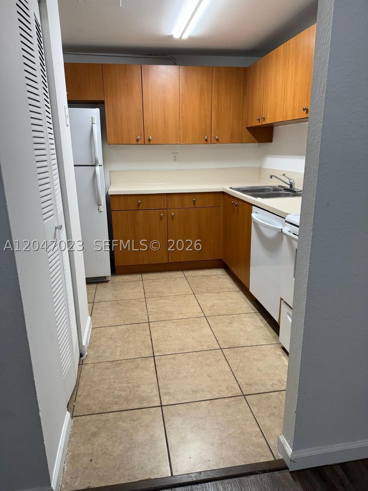 Real estate property located at 411 Executive Center Dr #203, Palm Beach, Clear Lake Palms Condo, West Palm Beach, FL