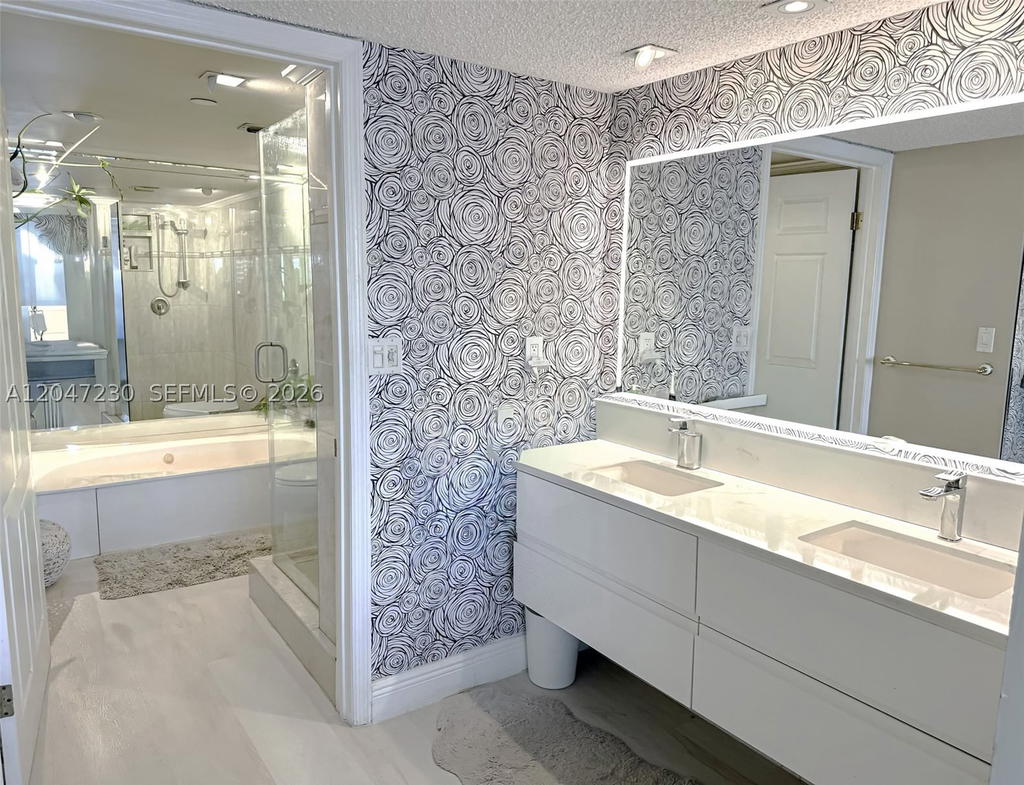 Real estate property located at 18000 Bay Rd #603, Miami-dade, Le Montcalm Condo, Sunny Isles Beach, FL