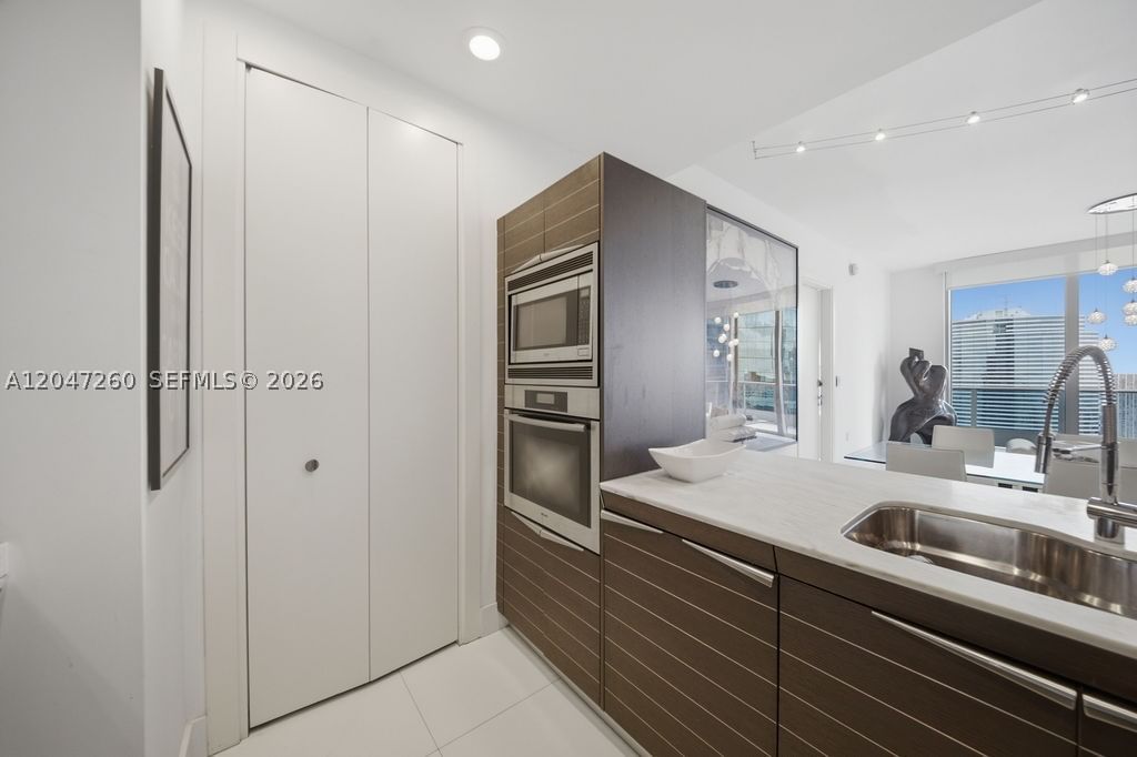 Real estate property located at 200 Biscayne Boulevard Way #5110, Miami-dade, Epic West Condo, Miami, FL