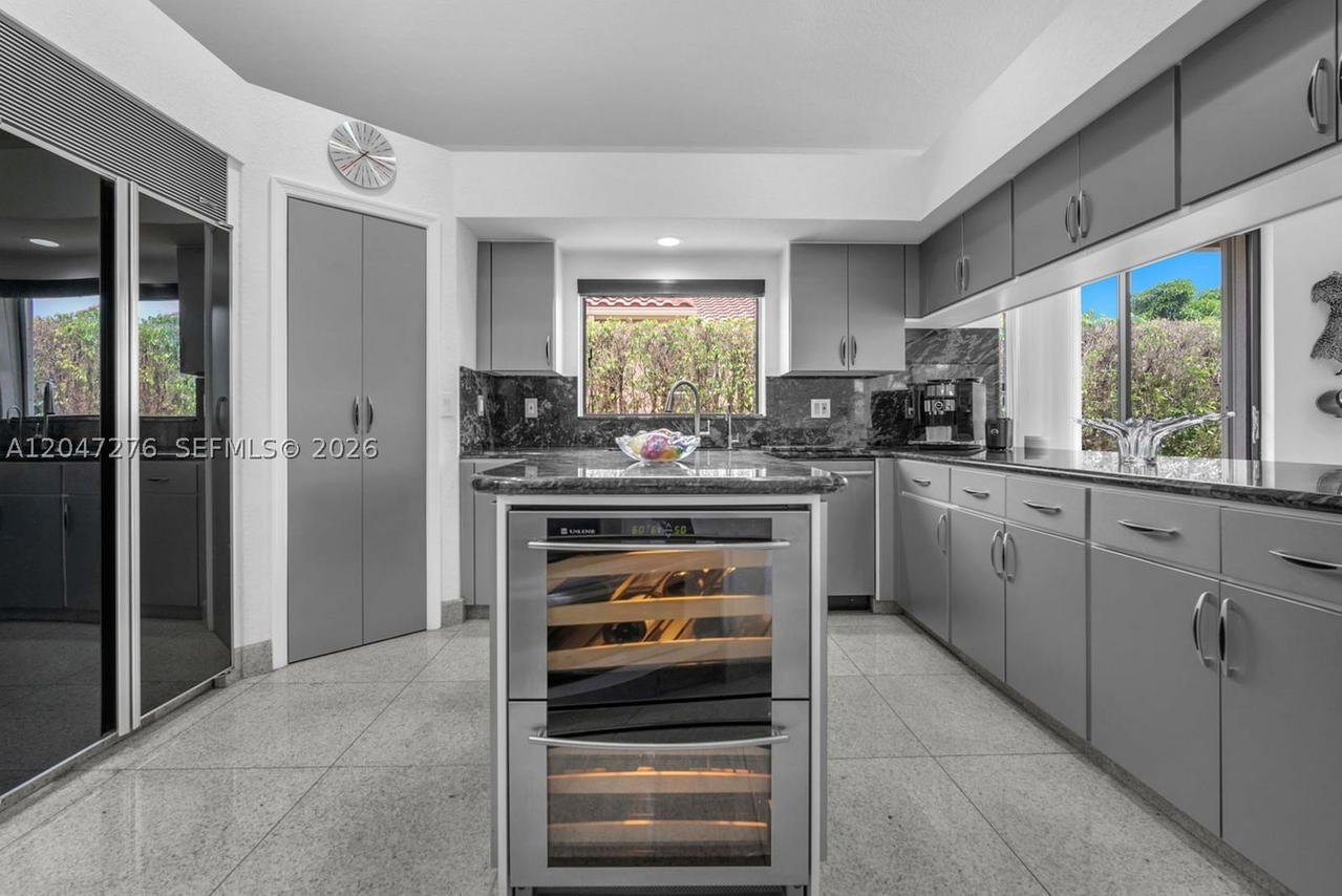 Real estate property located at 392 Coconut Cir, Broward, Palm Island, Weston, FL