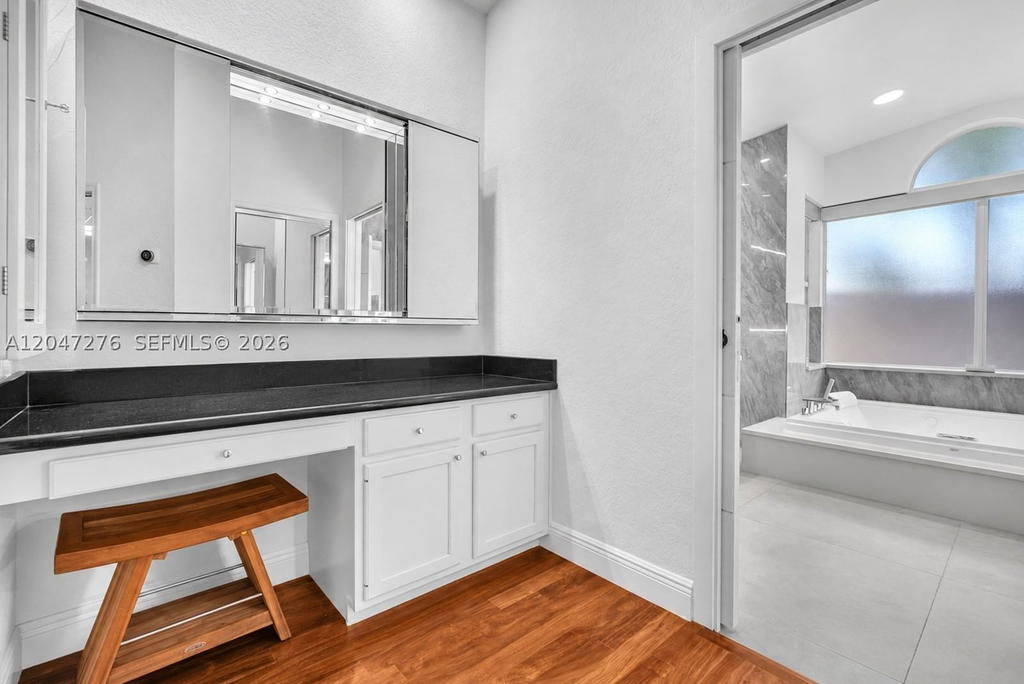 Real estate property located at 392 Coconut Cir, Broward, Palm Island, Weston, FL