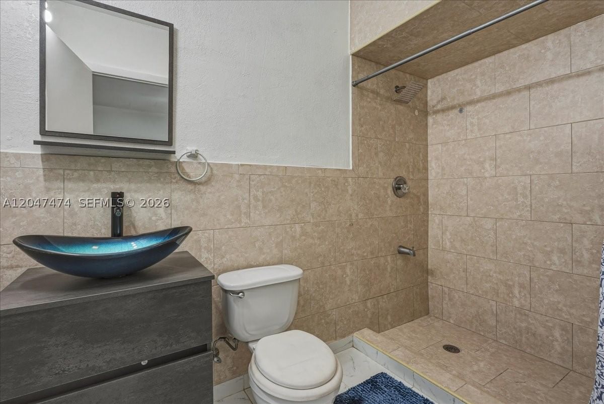 Real estate property located at 7850 16th Ave, Miami-dade, Palm Springs Lakes 5th Ad, Hialeah, FL