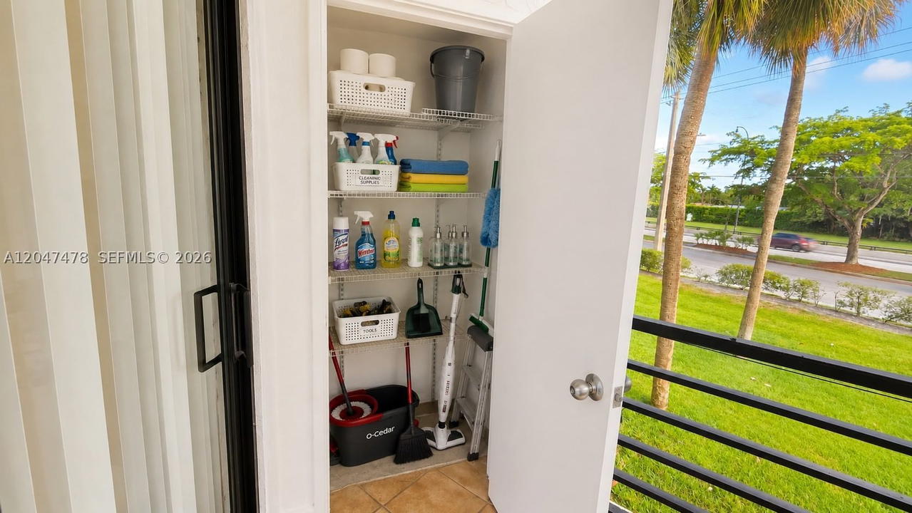 Real estate property located at 6655 Broward Blvd #206, Broward, Plantation Club D Condo, Plantation, FL