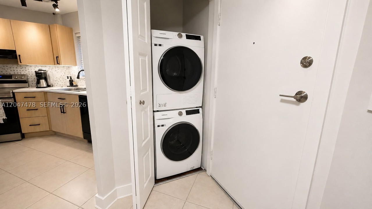 Real estate property located at 6655 Broward Blvd #206, Broward, Plantation Club D Condo, Plantation, FL