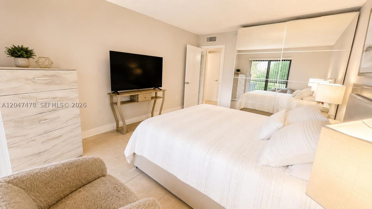 Real estate property located at 6655 Broward Blvd #206, Broward, Plantation Club D Condo, Plantation, FL