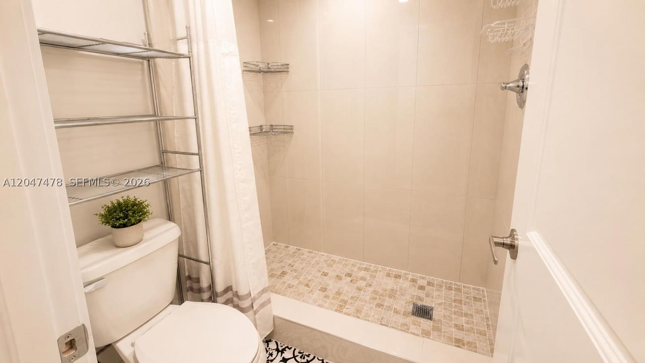 Real estate property located at 6655 Broward Blvd #206, Broward, Plantation Club D Condo, Plantation, FL