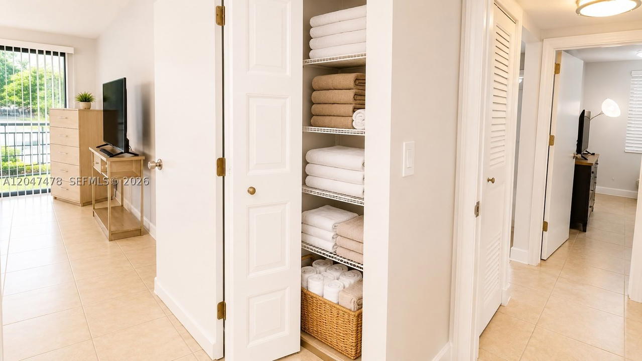 Real estate property located at 6655 Broward Blvd #206, Broward, Plantation Club D Condo, Plantation, FL