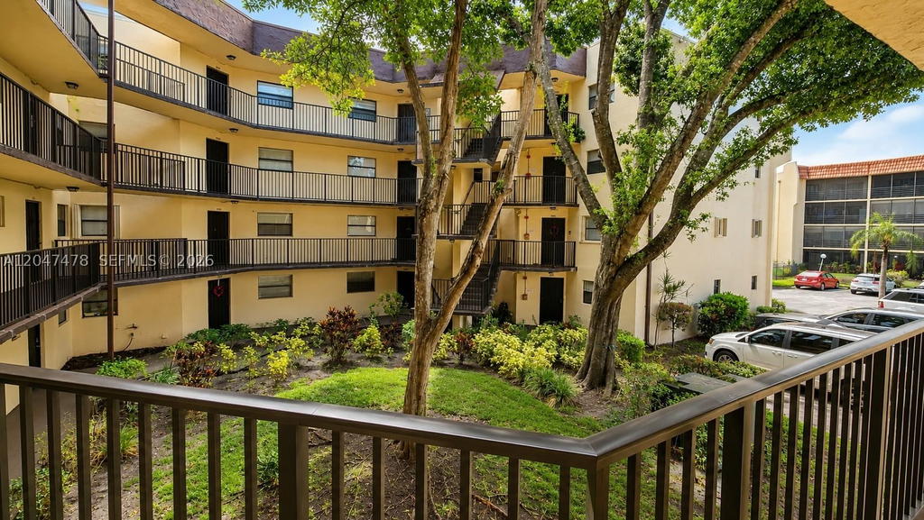 Real estate property located at 6655 Broward Blvd #206, Broward, Plantation Club D Condo, Plantation, FL