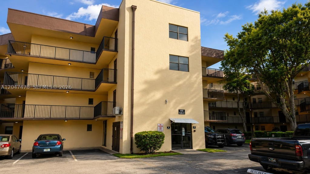 Real estate property located at 6655 Broward Blvd #206, Broward, Plantation Club D Condo, Plantation, FL