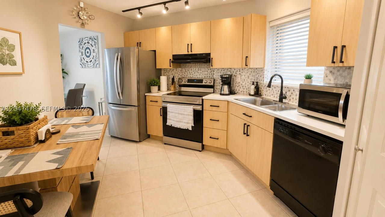 Real estate property located at 6655 Broward Blvd #206, Broward, Plantation Club D Condo, Plantation, FL
