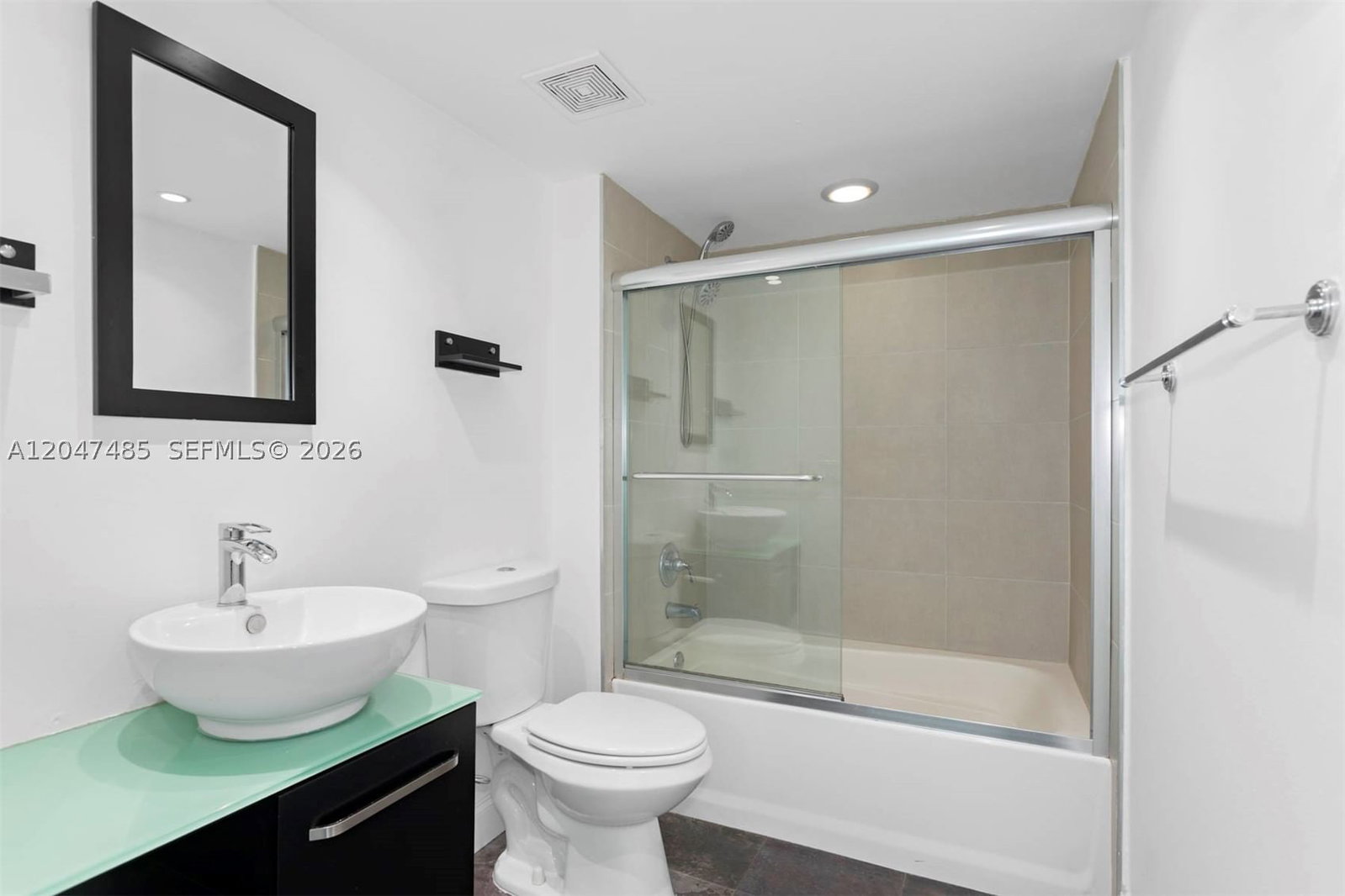 Real estate property located at 1155 Brickell Bay Dr #2206, Miami-dade, The Mark On Brickell Cond, Miami, FL
