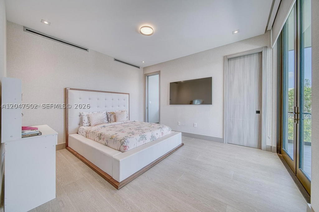 Real estate property located at 7520 Treasure Dr, Miami-dade, Treasure Island, North Bay Village, FL