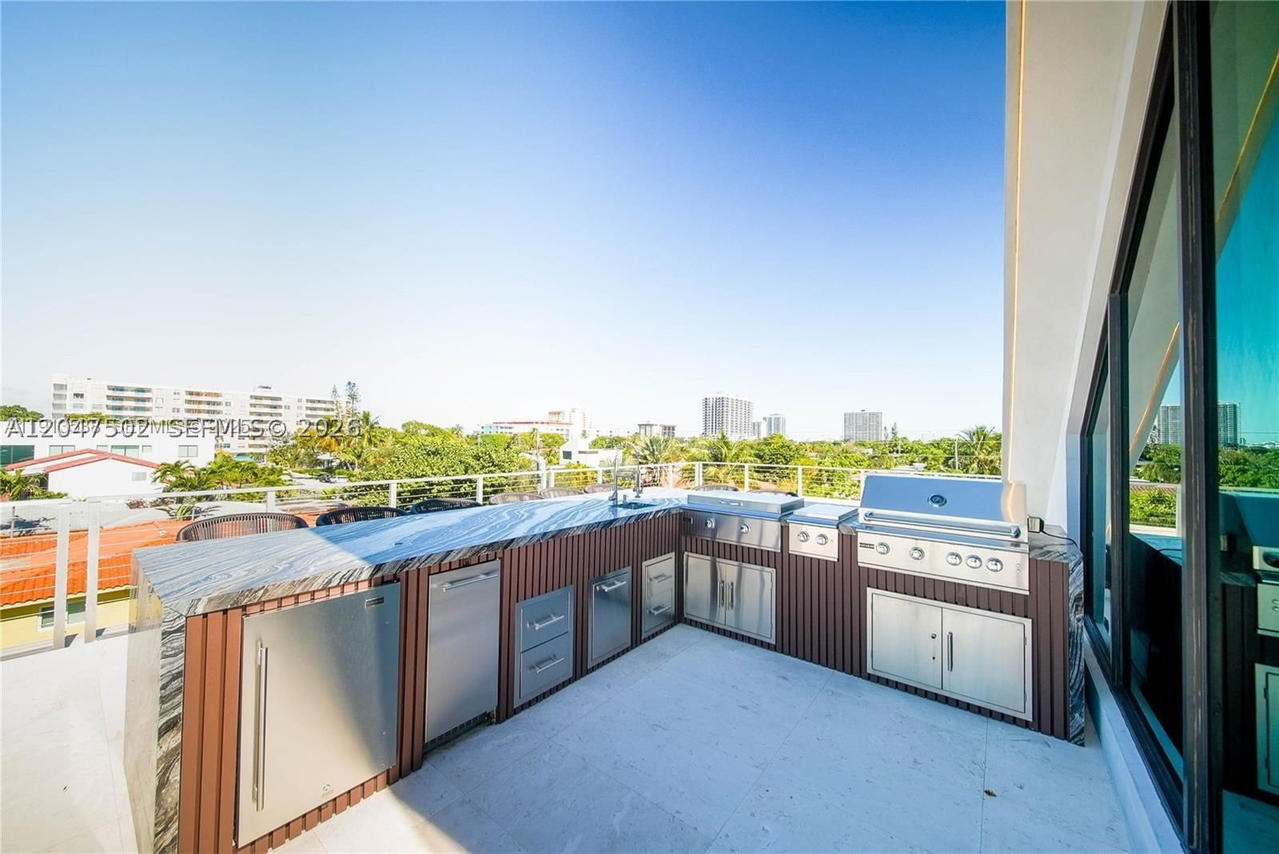 Real estate property located at 7520 Treasure Dr, Miami-dade, Treasure Island, North Bay Village, FL