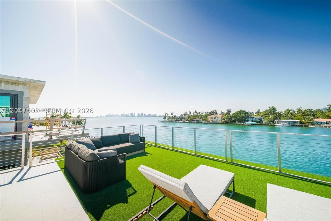 Real estate property located at 7520 Treasure Dr, Miami-dade, Treasure Island, North Bay Village, FL