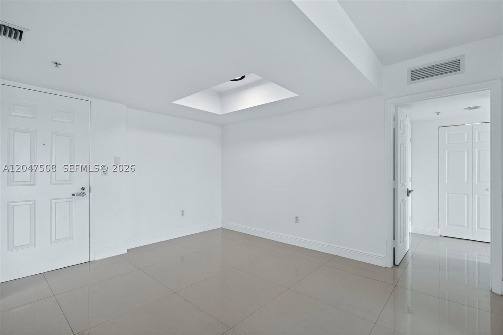 Real estate property located at 3232 Coral Way #903, Miami-dade, Gables Marquis Condo, Miami, FL