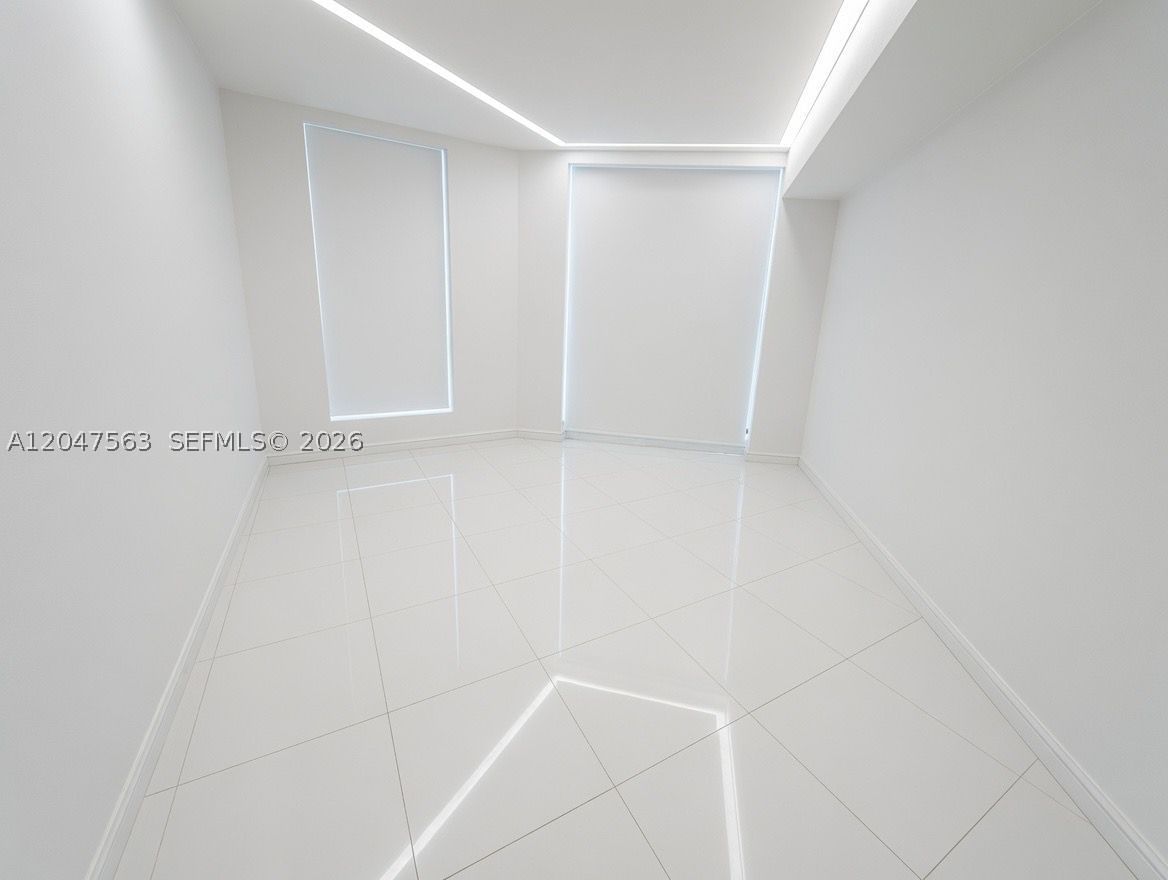 Real estate property located at 1300 Brickell Bay Dr #1110, Miami-dade, Brickell House Condo, Miami, FL