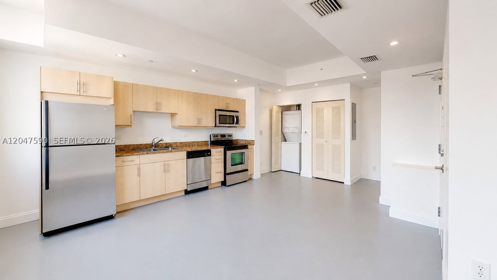 Real estate property located at 111 Flagler St #810, Miami-dade, Flagler First Condo, Miami, FL