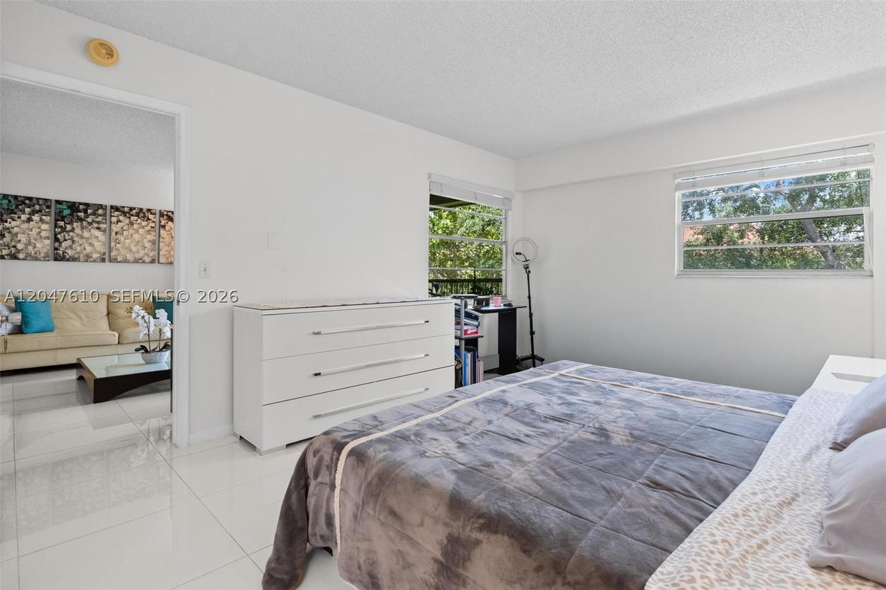Real estate property located at 1251 125th Ave #402T, Broward, Cambridge At Century Vill, Pembroke Pines, FL