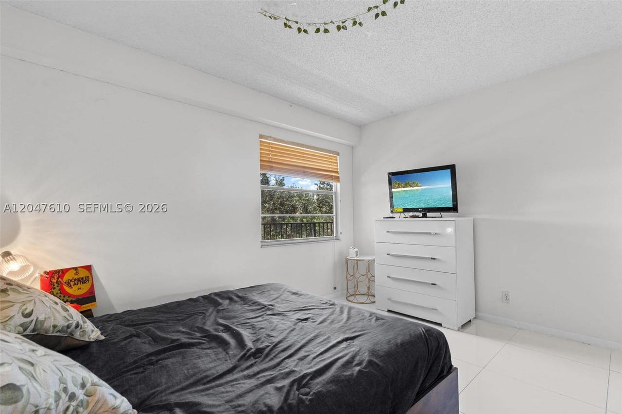 Real estate property located at 1251 125th Ave #402T, Broward, Cambridge At Century Vill, Pembroke Pines, FL