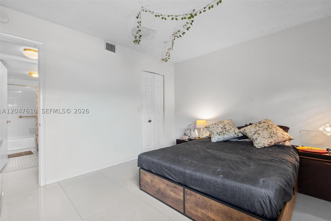 Real estate property located at 1251 125th Ave #402T, Broward, Cambridge At Century Vill, Pembroke Pines, FL