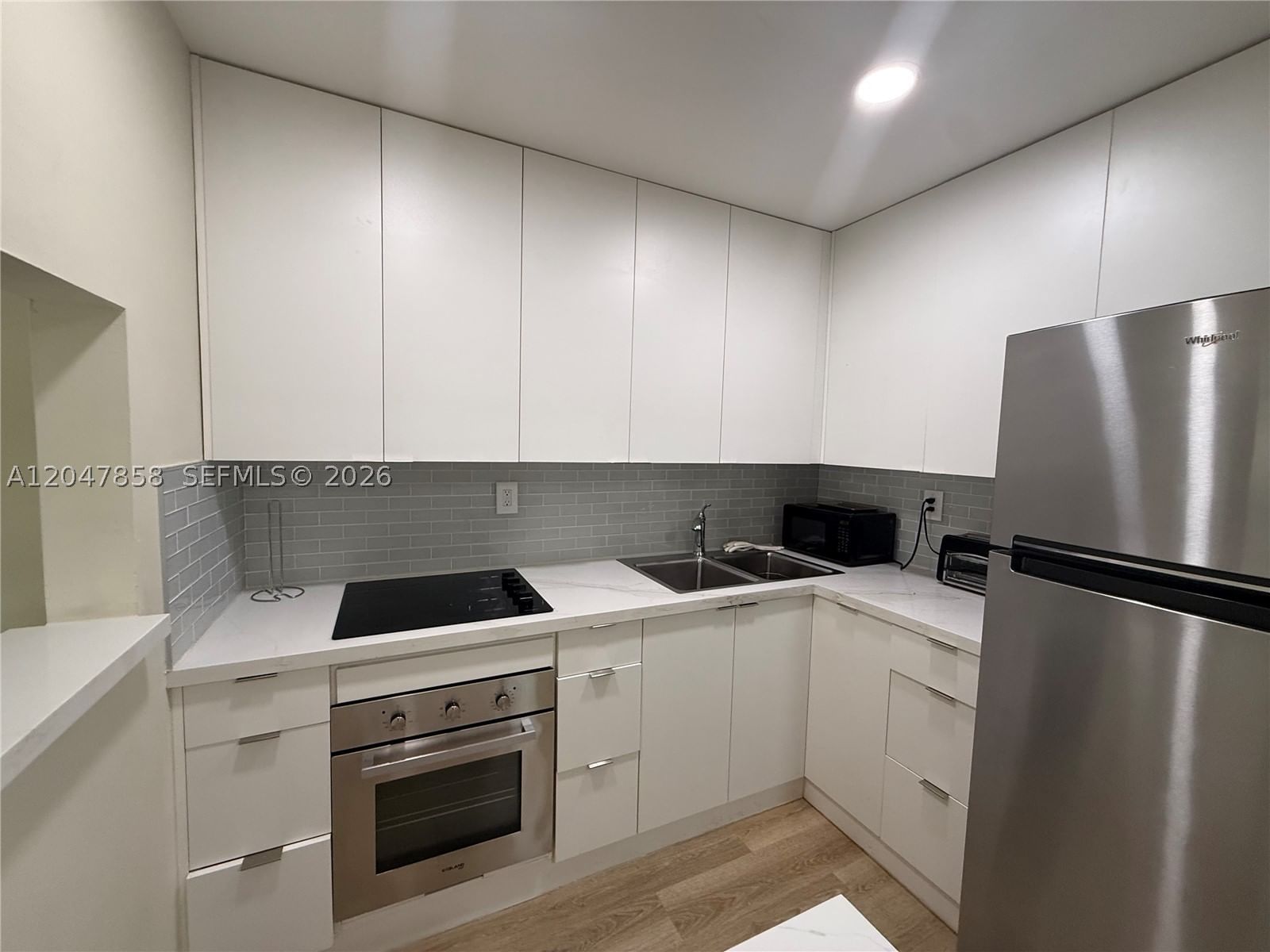 Real estate property located at 9101 Sunrise Lakes Blvd #215, Broward, Sunrise Lakes 110 Condo, Sunrise, FL