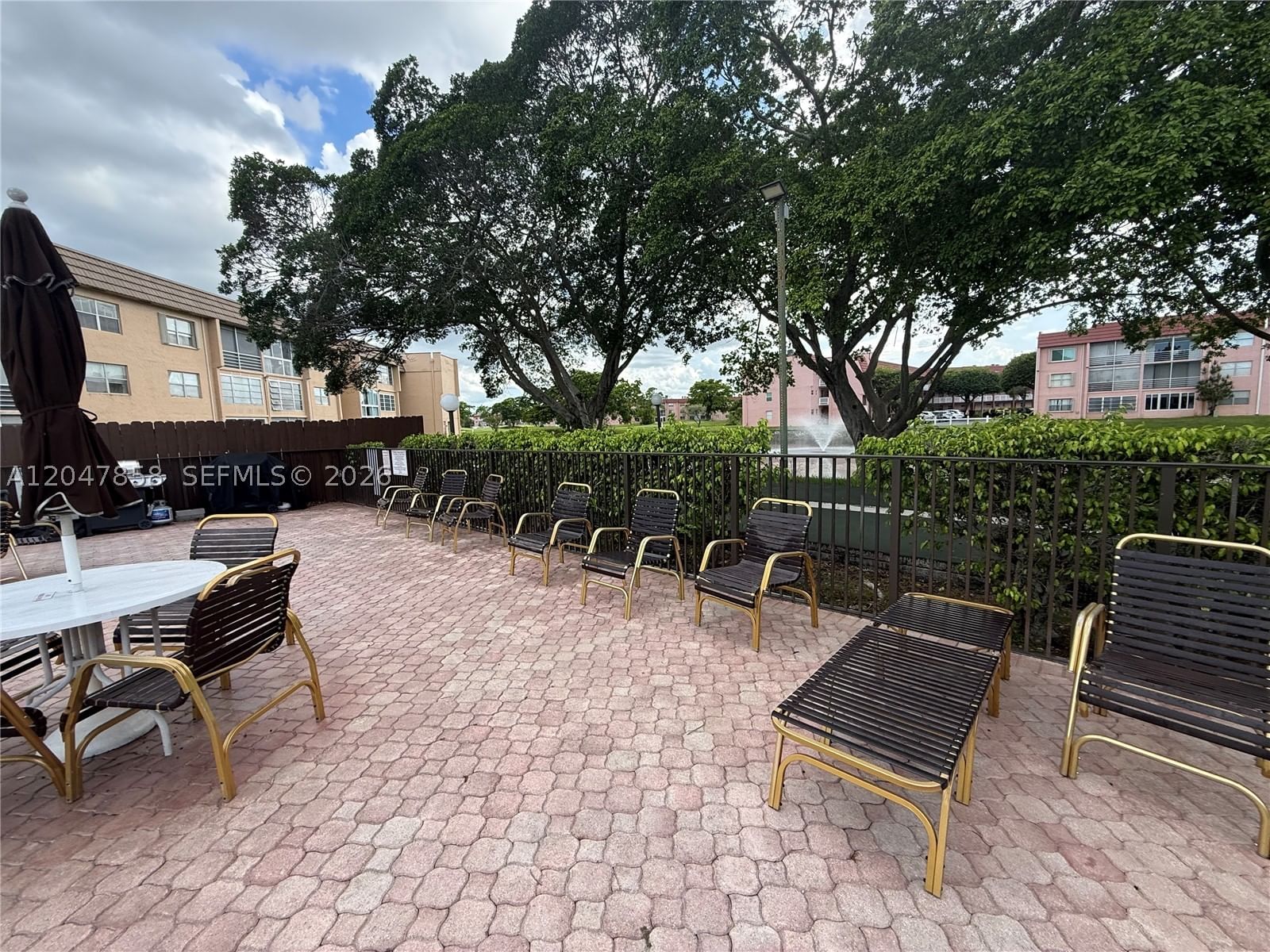 Real estate property located at 9101 Sunrise Lakes Blvd #215, Broward, Sunrise Lakes 110 Condo, Sunrise, FL