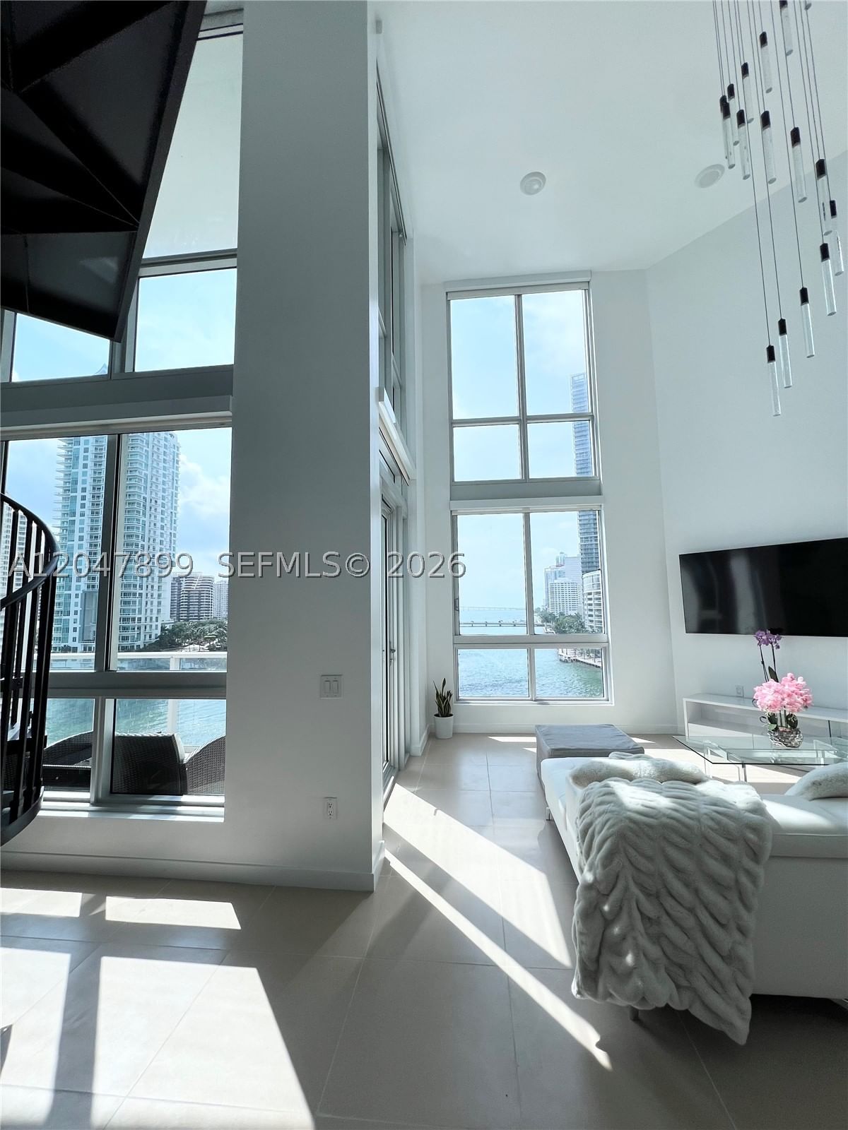 Real estate property located at 300 Biscayne Blvd L-814, Miami-dade, Met 1 Condo, Miami, FL