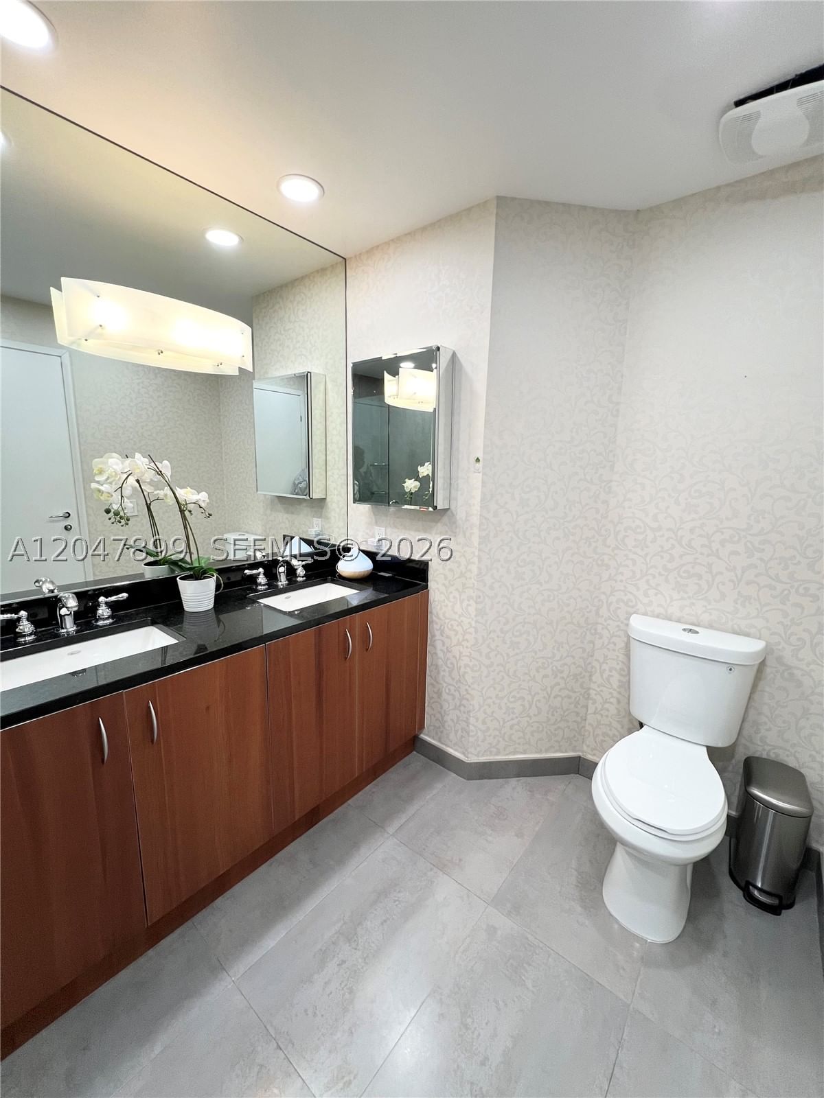 Real estate property located at 300 Biscayne Blvd L-814, Miami-dade, Met 1 Condo, Miami, FL
