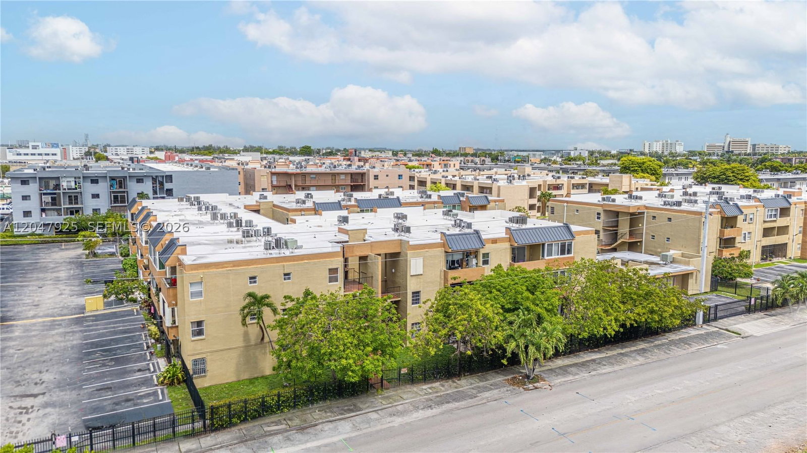 Real estate property located at 6070 18th Ave #209, Miami-dade, Palmetto Springs Condo Vi, Hialeah, FL