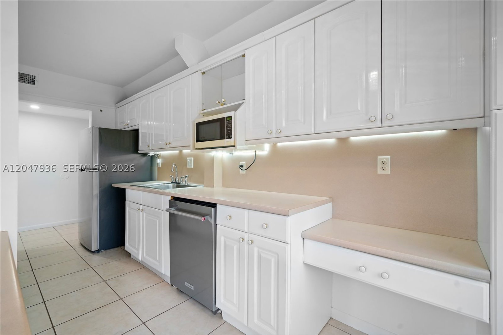 Real estate property located at 1891 61st Ave B215, Broward, Baptist Towers Condo, Hollywood, FL
