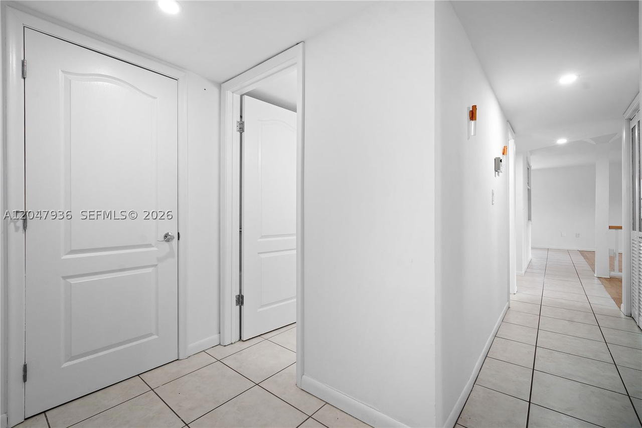 Real estate property located at 1891 61st Ave B215, Broward, Baptist Towers Condo, Hollywood, FL