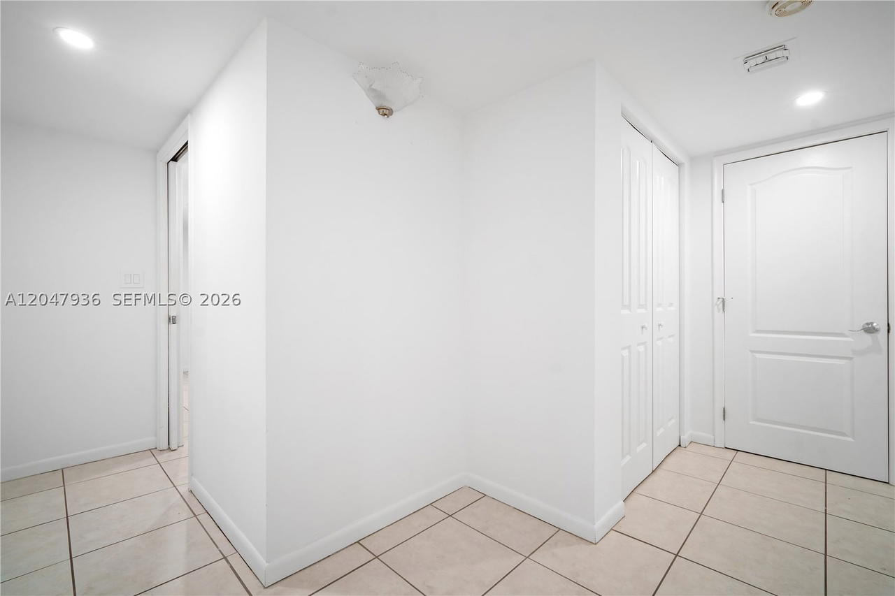 Real estate property located at 1891 61st Ave B215, Broward, Baptist Towers Condo, Hollywood, FL