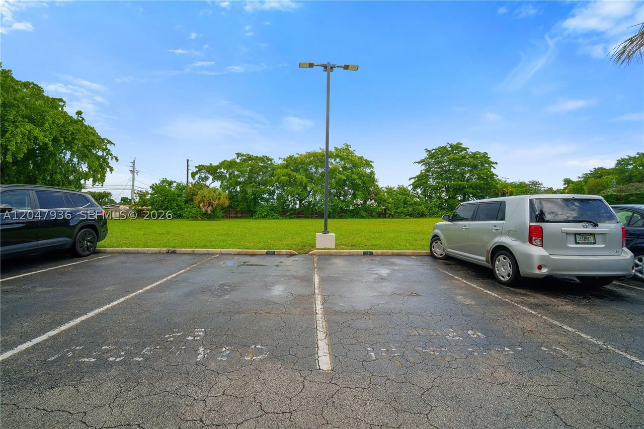Real estate property located at 1891 61st Ave B215, Broward, Baptist Towers Condo, Hollywood, FL