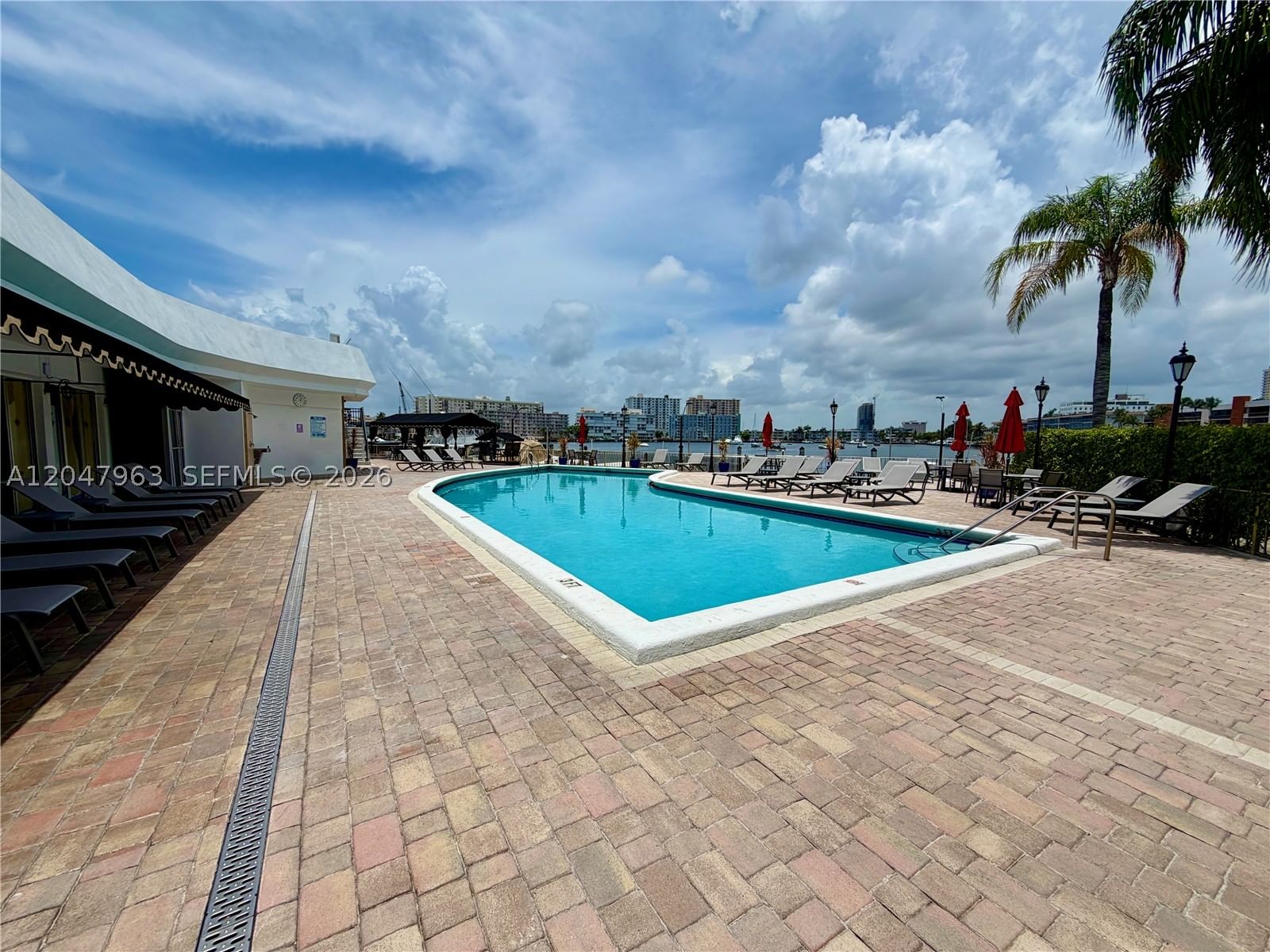 Real estate property located at 100 Golden Isles Dr #901, Broward, Lake Point Tower Condomin, Hallandale Beach, FL