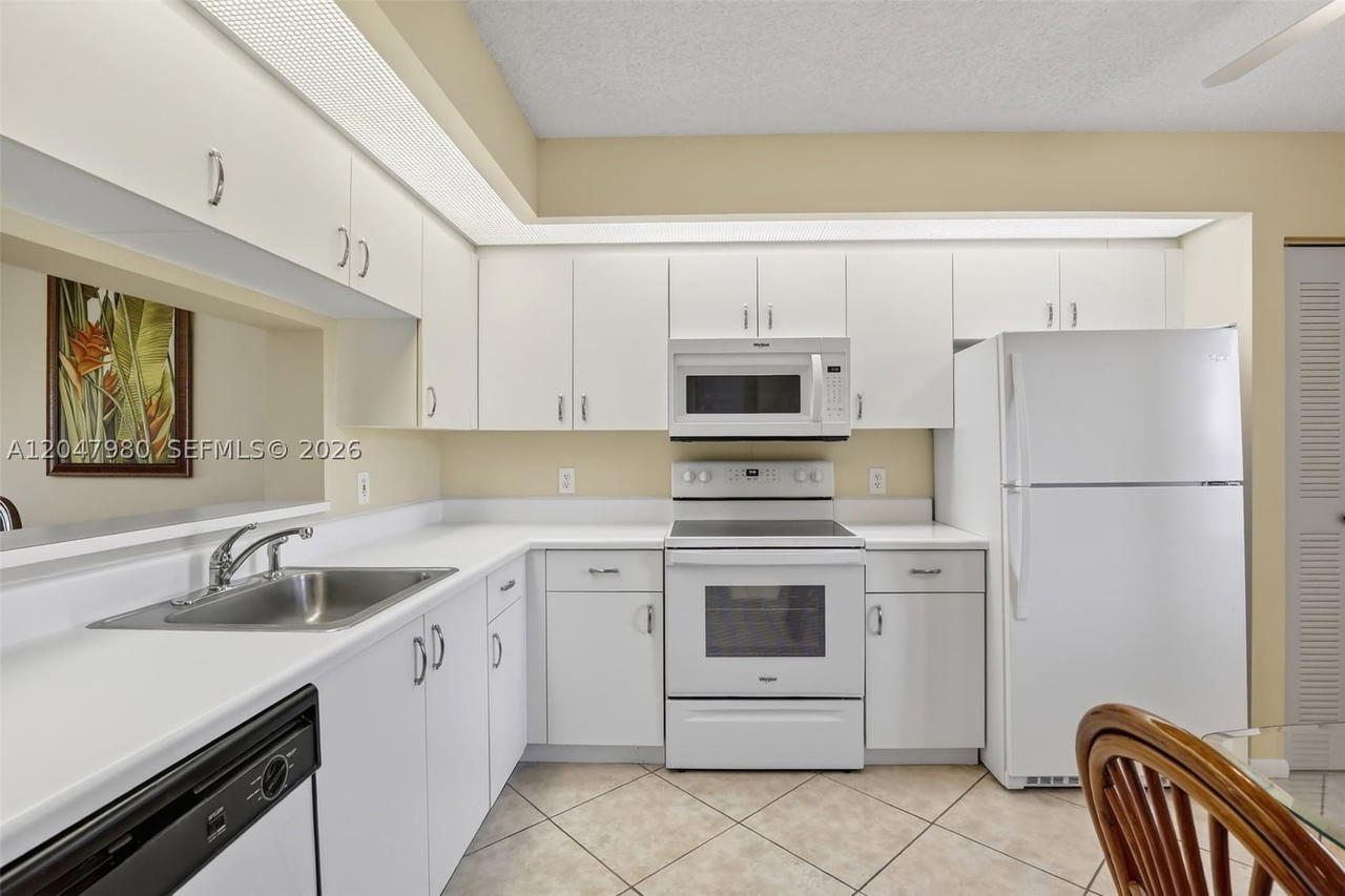 Real estate property located at 1651 127th Ave #305A, Broward, Falmouth At Century Villa, Pembroke Pines, FL