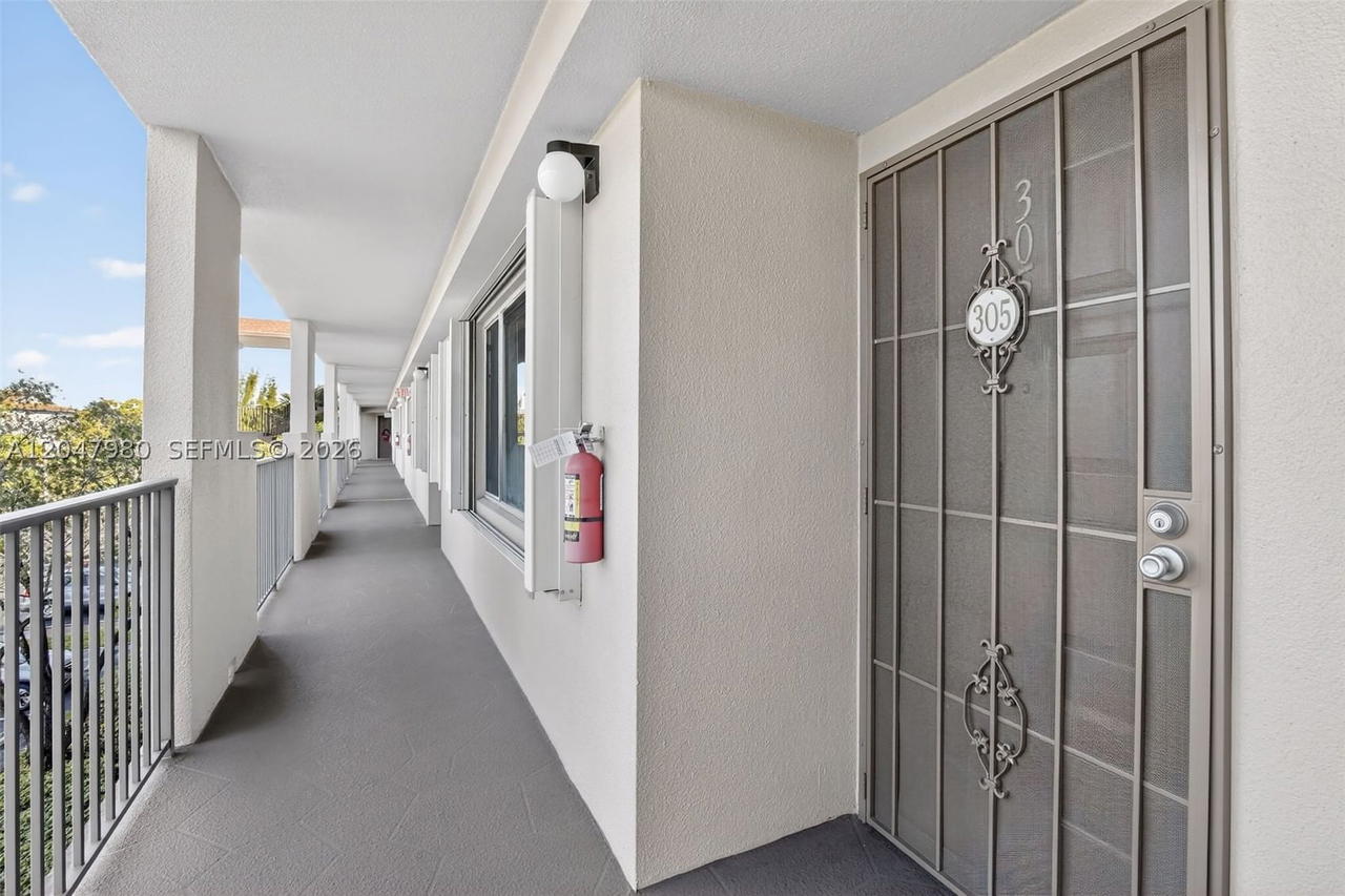 Real estate property located at 1651 127th Ave #305A, Broward, Falmouth At Century Villa, Pembroke Pines, FL