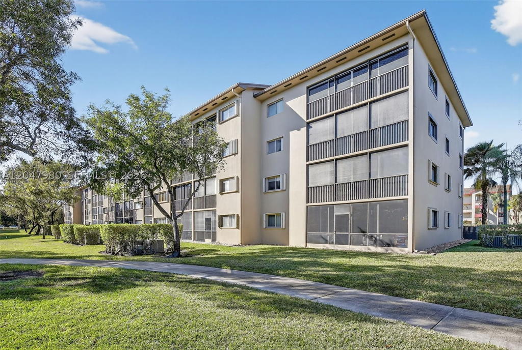 Real estate property located at 1651 127th Ave #305A, Broward, Falmouth At Century Villa, Pembroke Pines, FL