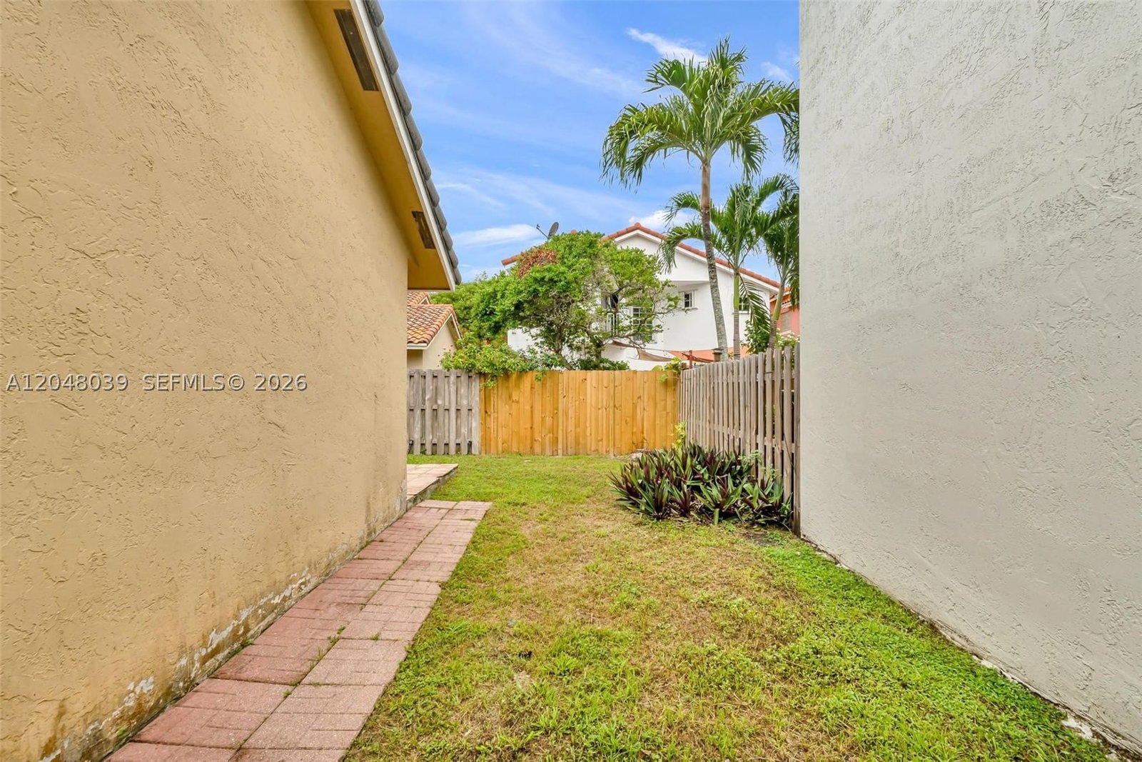 Real estate property located at 4916 154th Ave, Miami-dade, Lakes Of The Meadow-meado, Miami, FL