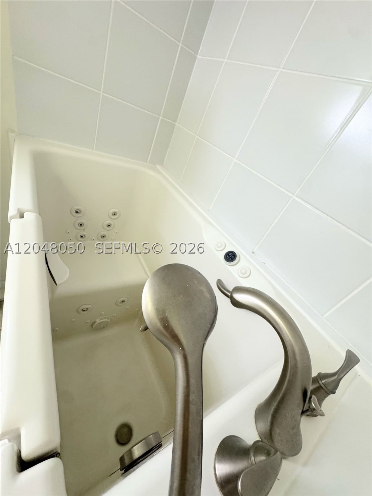 Real estate property located at 9660 Sunrise Lakes Blvd #202, Broward, Sunrise Lakes 138 Condo, Sunrise, FL