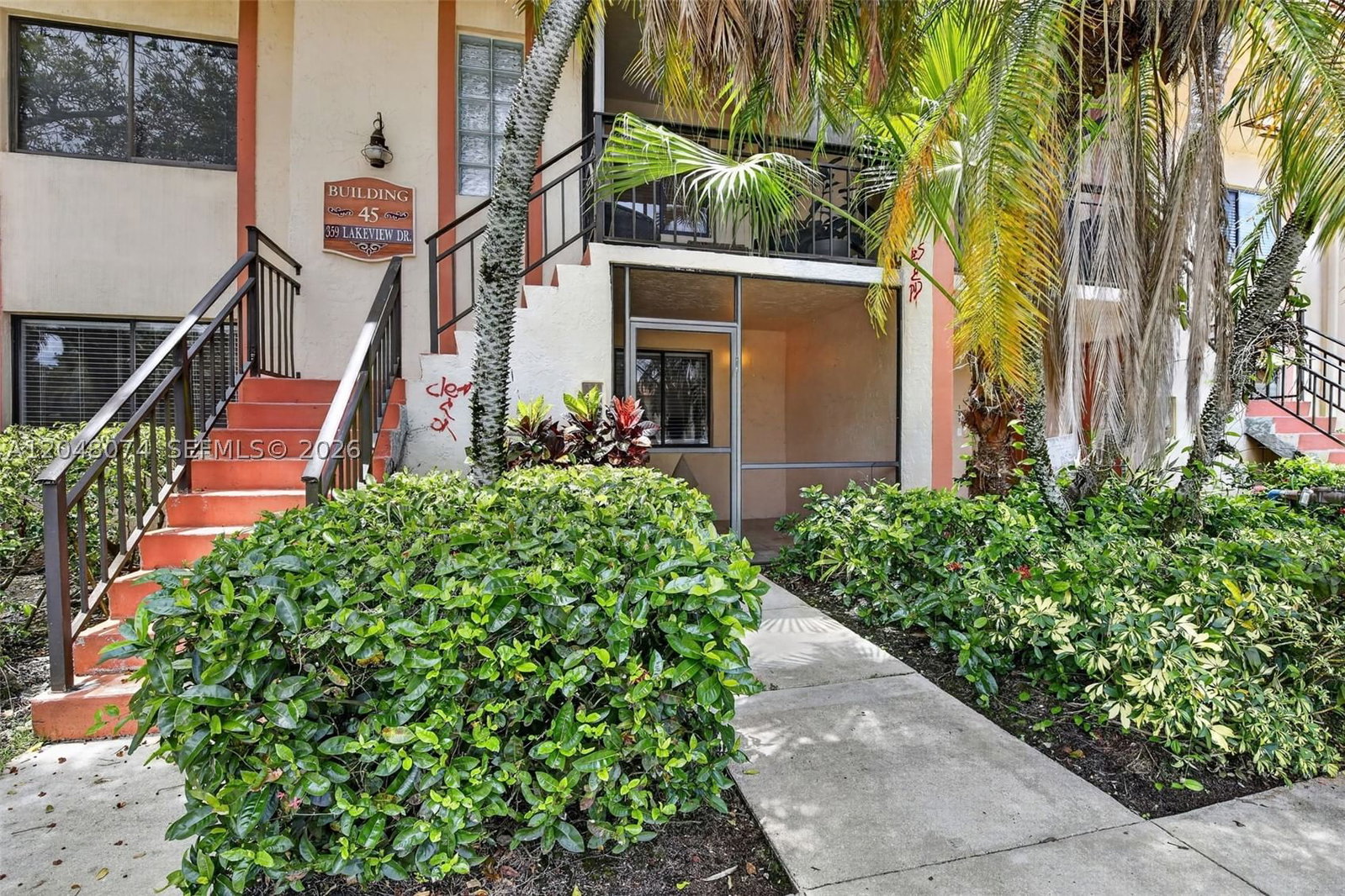 Real estate property located at 359 Lakeview Dr #102, Broward, Racquet Club Apts At Bona, Weston, FL