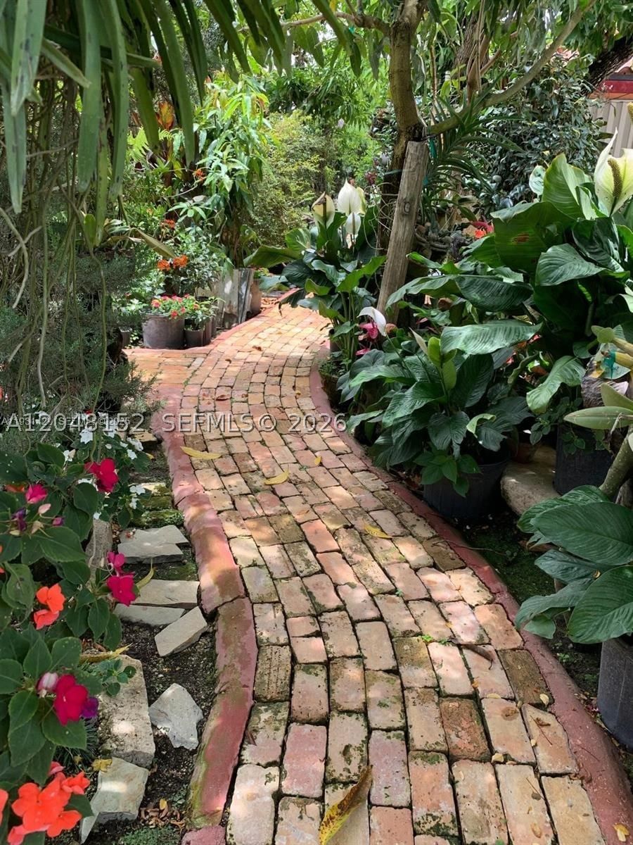 Real estate property located at 10955 56th St, Miami-dade, Westwood Lake 6th Addn, Miami, FL