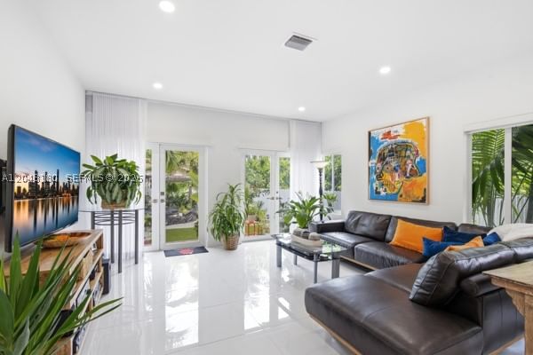 Real estate property located at 2931 38th Ct #2, Miami-dade, Southern Pine Villas, Miami, FL