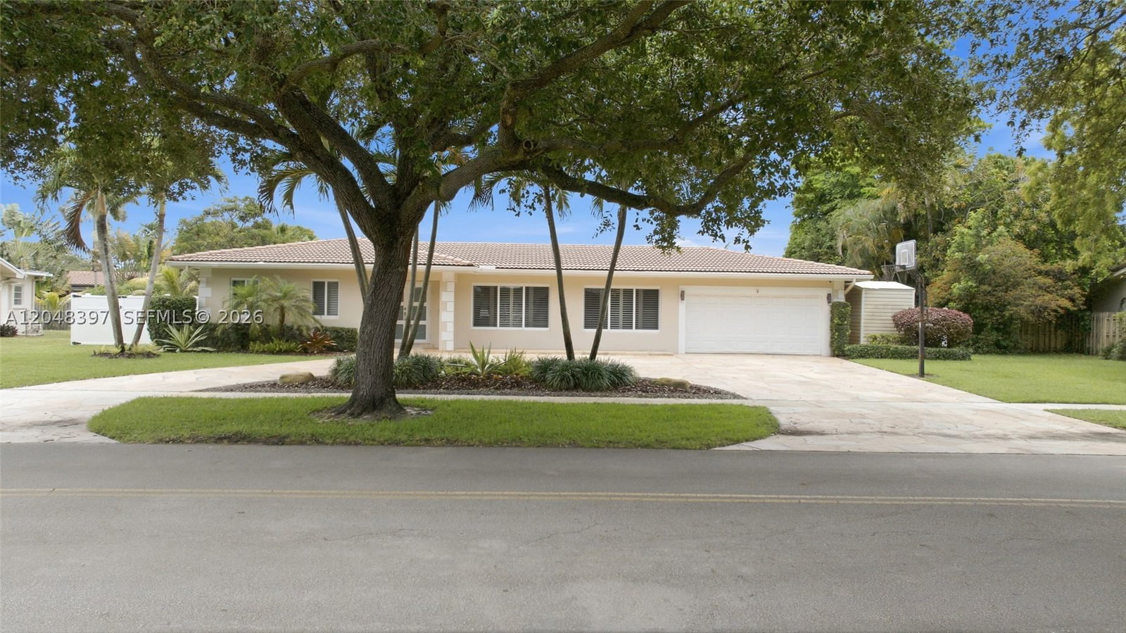 Real estate property located at 621 74th Ave, Broward, Plantations Secluded Gard, Plantation, FL