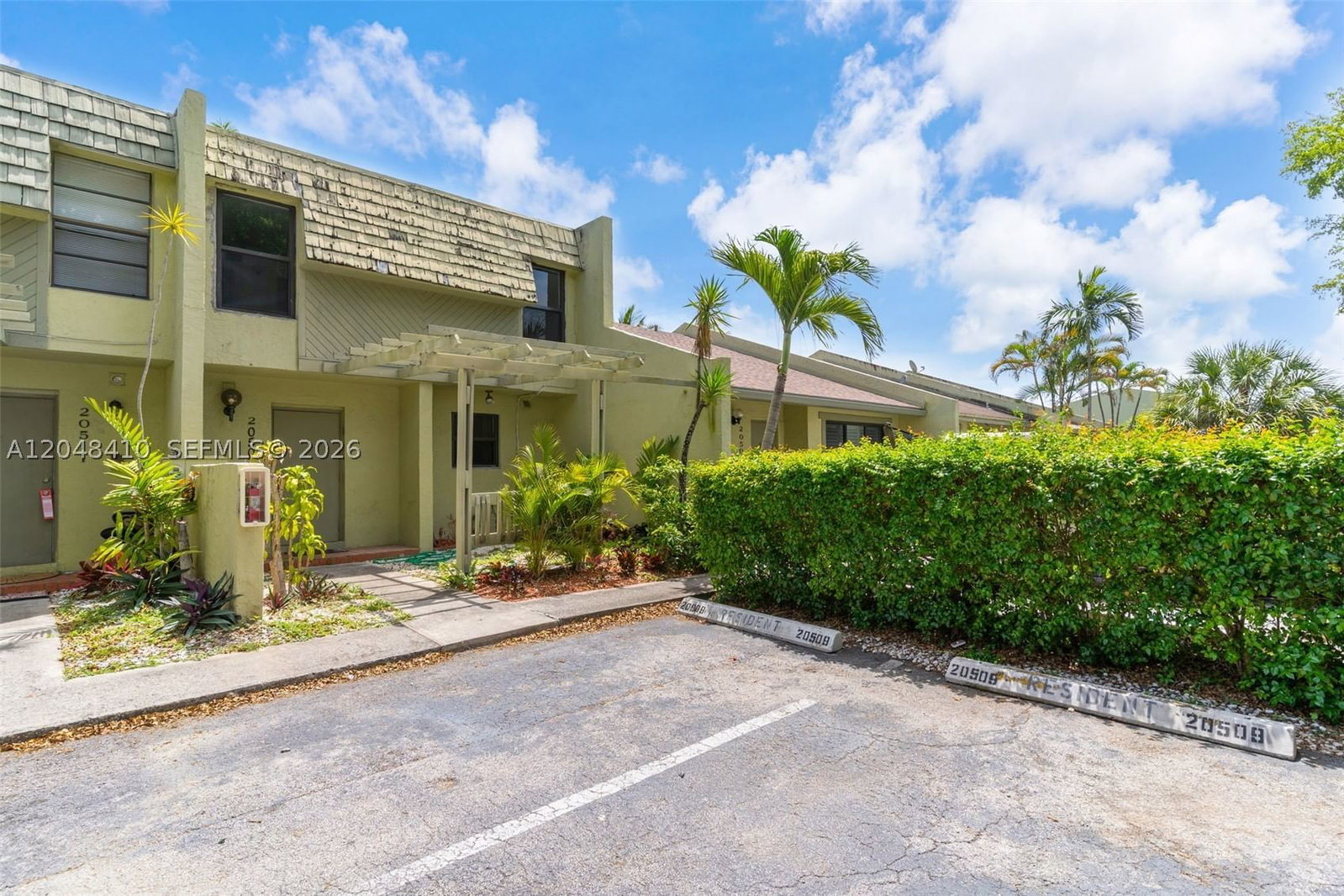 Real estate property located at 20509 15 Ave #5-2, Miami-dade, Country Club Villas Th Co, Miami Gardens, FL