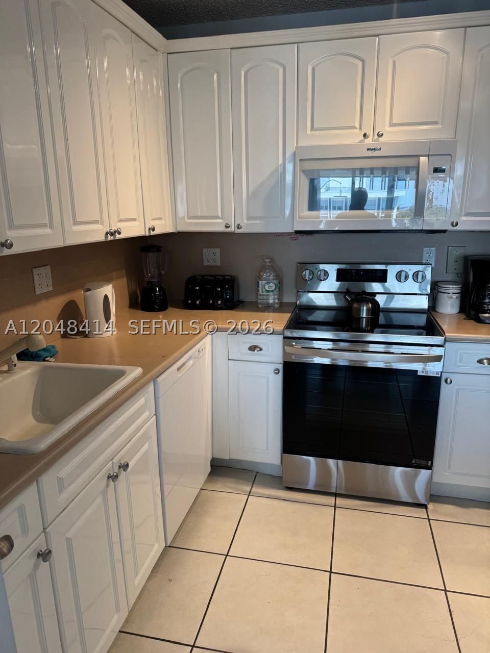 Real estate property located at 5601 Collins Ave #823, Miami-dade, The Pavilion Condo, Miami Beach, FL