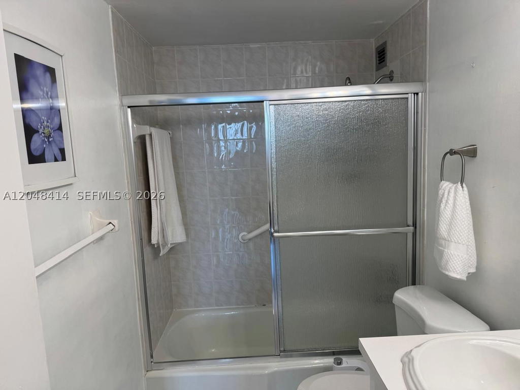 Real estate property located at 5601 Collins Ave #823, Miami-dade, The Pavilion Condo, Miami Beach, FL