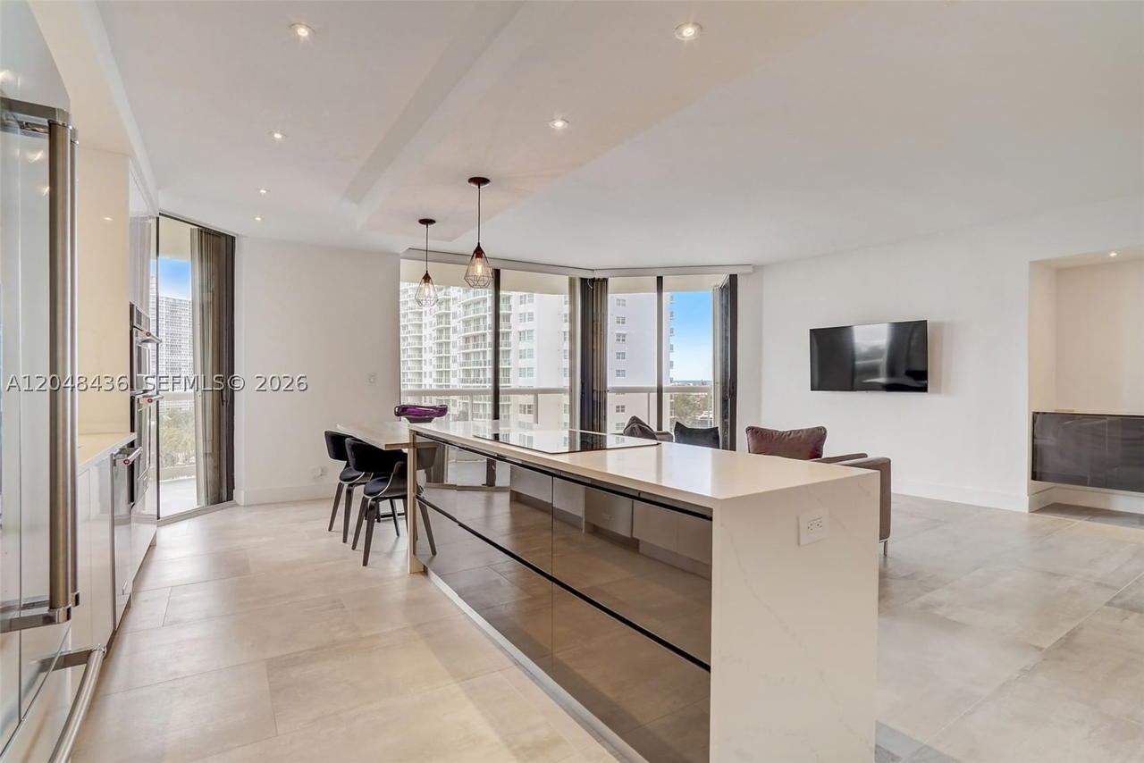 Real estate property located at 20191 Country Club Dr #802, Miami-dade, Terraces North Turnberry, Aventura, FL