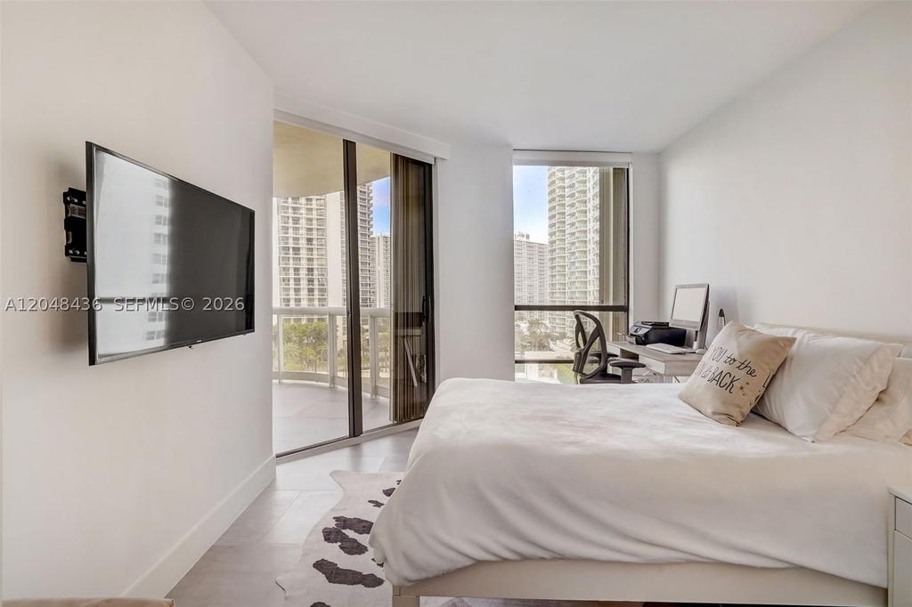 Real estate property located at 20191 Country Club Dr #802, Miami-dade, Terraces North Turnberry, Aventura, FL